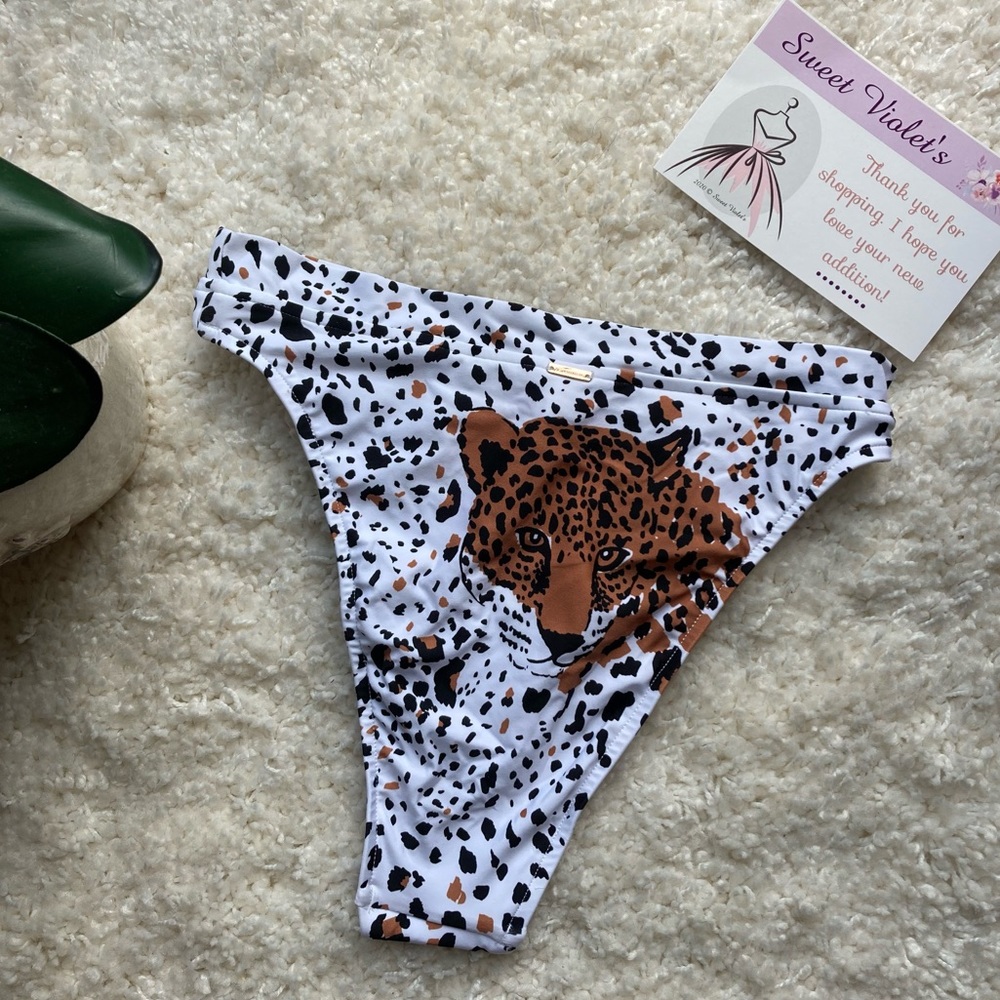 ✨Victoria’s Secret High Leg Bikini Bottom Cheetah